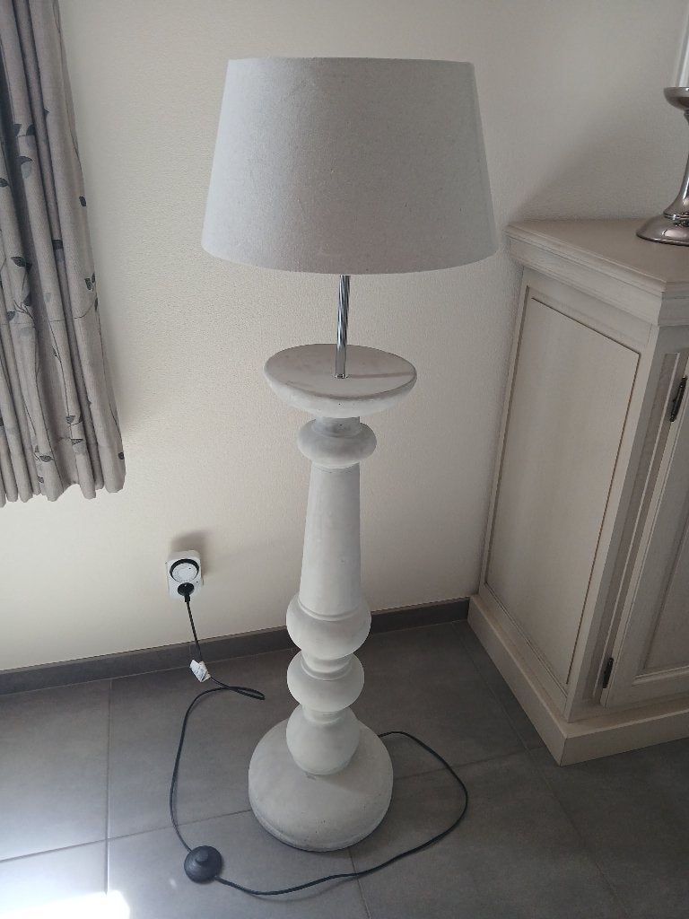 Staande lamp op stenen voet. Hoogte met kap: 132cm, Ophalen, Gebruikt, 100 tot 150 cm