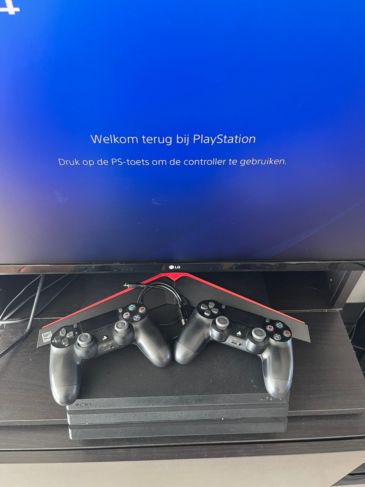 PS4 Pro + 2 controllers + LG 27” gamingmonitor, Ophalen, Gebruikt, Met 2 controllers, Pro