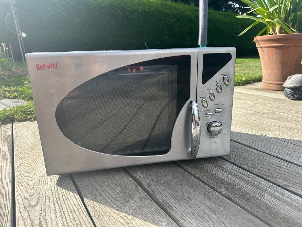 Four micro-ondes Navarini (finition inox), Electroménager, Micro-ondes, Enlèvement, Utilisé, 45 à 60 cm, Four