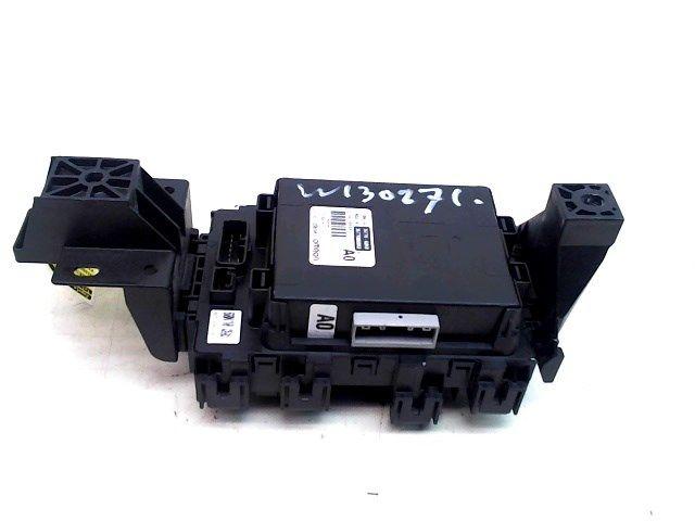 BOITIER FUSIBLES Nissan Pixo (D31S) (|3677068K0|), Utilisé, Nissan