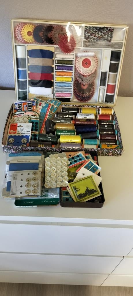 Allerlei naaigerief, Hobby en Vrije tijd, Ophalen