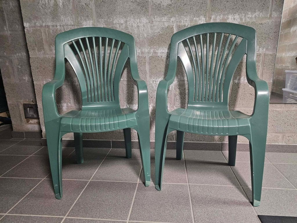 Twee groene kunststof kuiptuinstoelen, Ophalen, Gebruikt, Kunststof, Stapelbaar