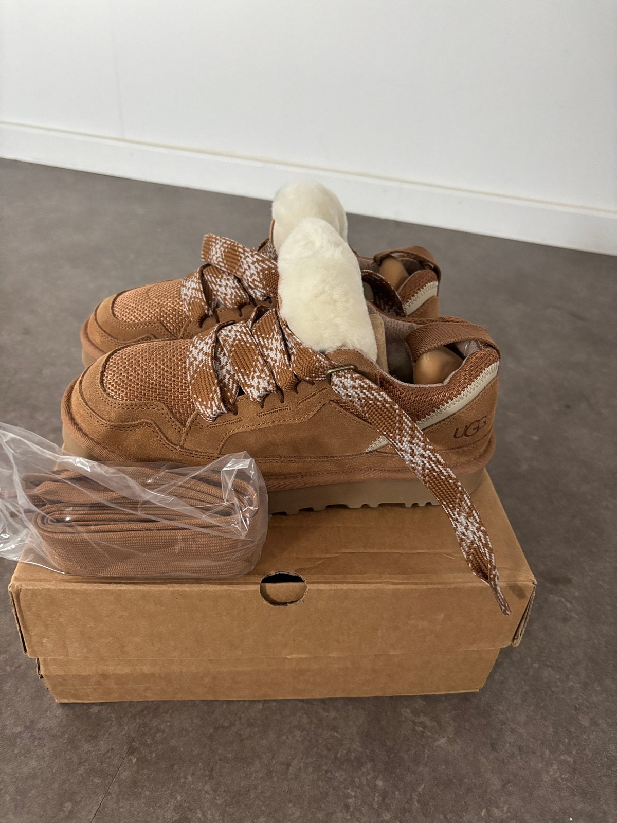 Ugg lowmel chestnut, Ophalen of Verzenden, Nieuw, Bruin