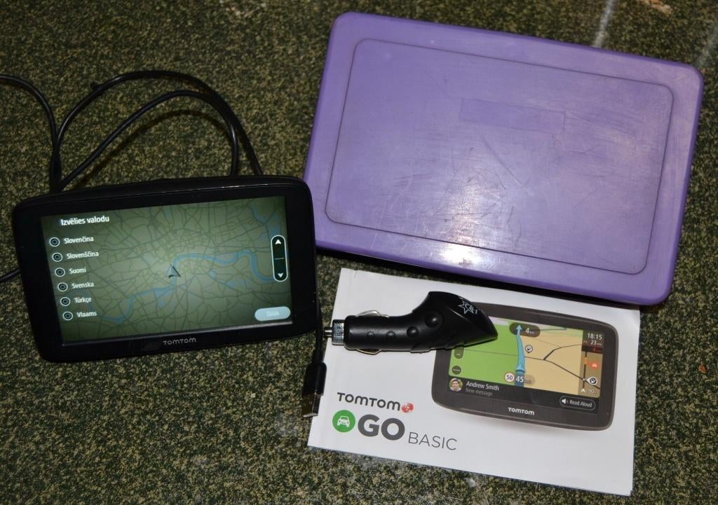 TOMTOM GO BASIC 6 navigatie europa, Auto diversen, Autonavigatie, Gebruikt, Ophalen of Verzenden