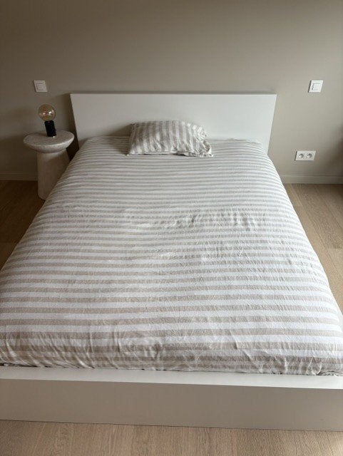 Bed met matras te koop  210 cm lang, 155 cm breed, Huis en Inrichting, Slaapkamer | Bedden, Ophalen, 140 cm, Zo goed als nieuw