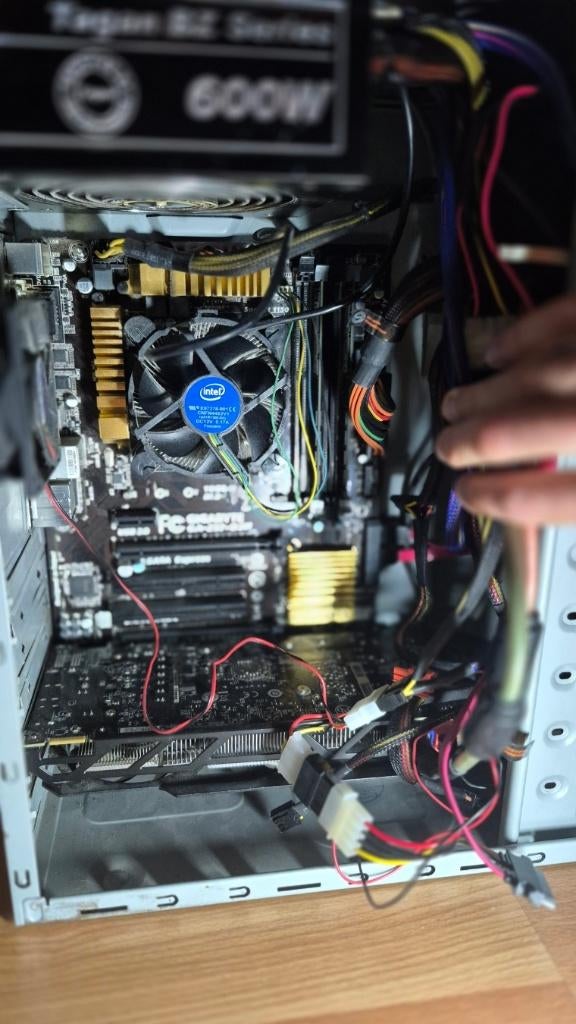 PC Desktop 16 GB , Radeon R9 200, Ophalen, SSD, Met videokaart, Intel Core i5