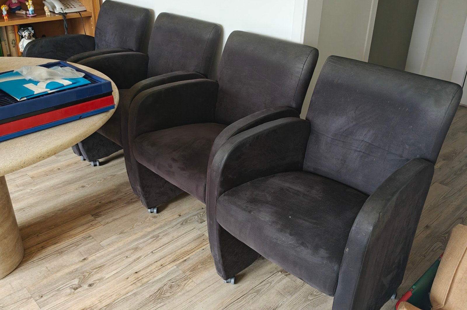 Stoelen op wieltjes 4 stuks, Ophalen, Gebruikt