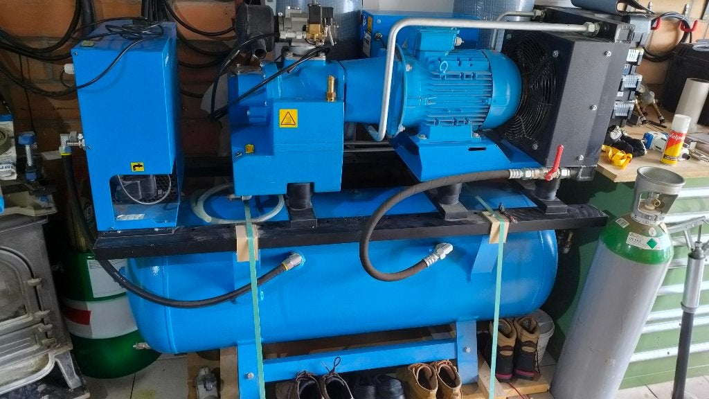 schroefcompressor BOGE 7.5kw, Doe-het-zelf en Bouw, Ophalen, 800 liter/min of meer, Zo goed als nieuw, 6 tot 10 bar