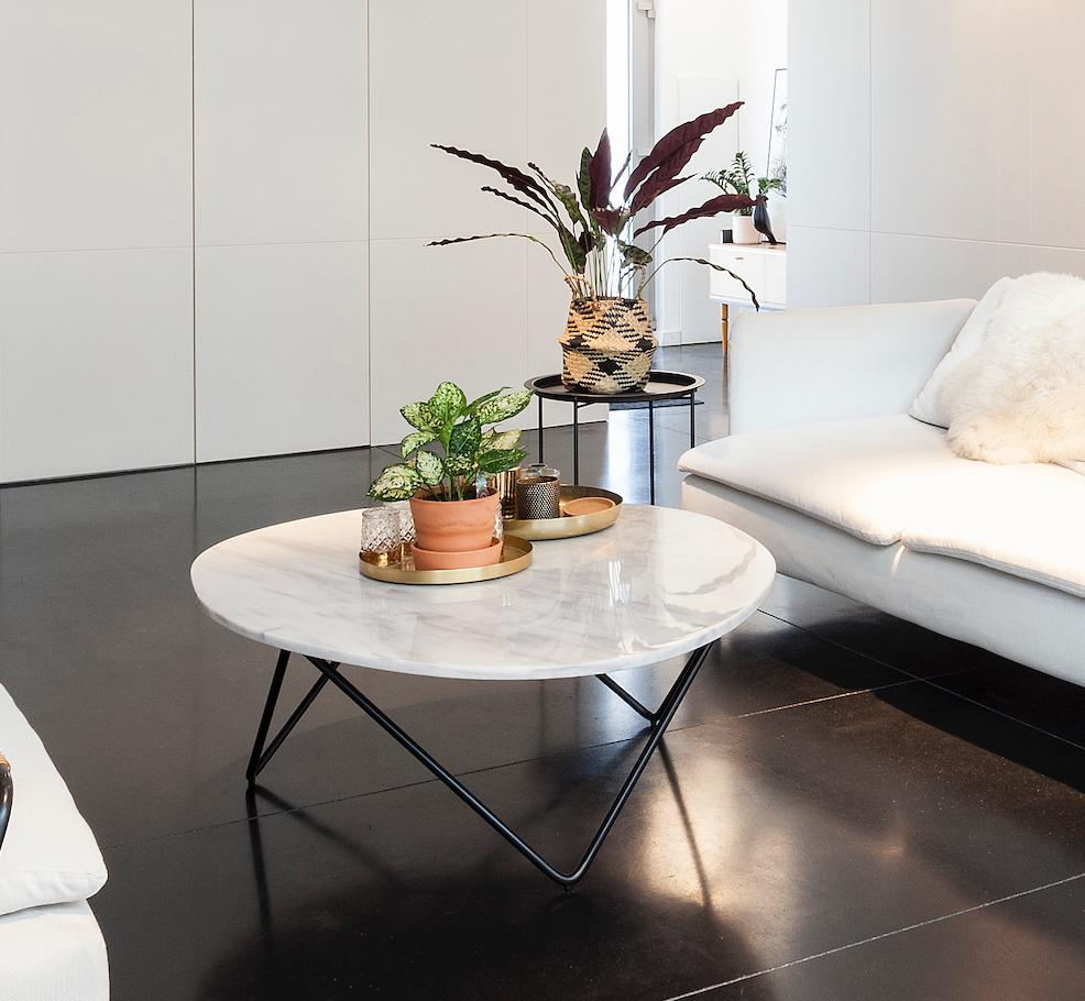 Wit marmeren salontafel Furnified, Huis en Inrichting, Ophalen, Design, Zo goed als nieuw, Overige vormen