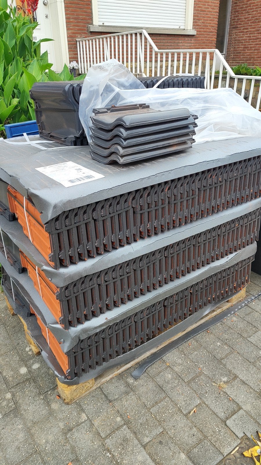 Dakpannen volle palet 280/st + nokpannen te koop., Doe-het-zelf en Bouw, Dakpannen en Dakbedekking, Ophalen, Grijs, Dakpannen