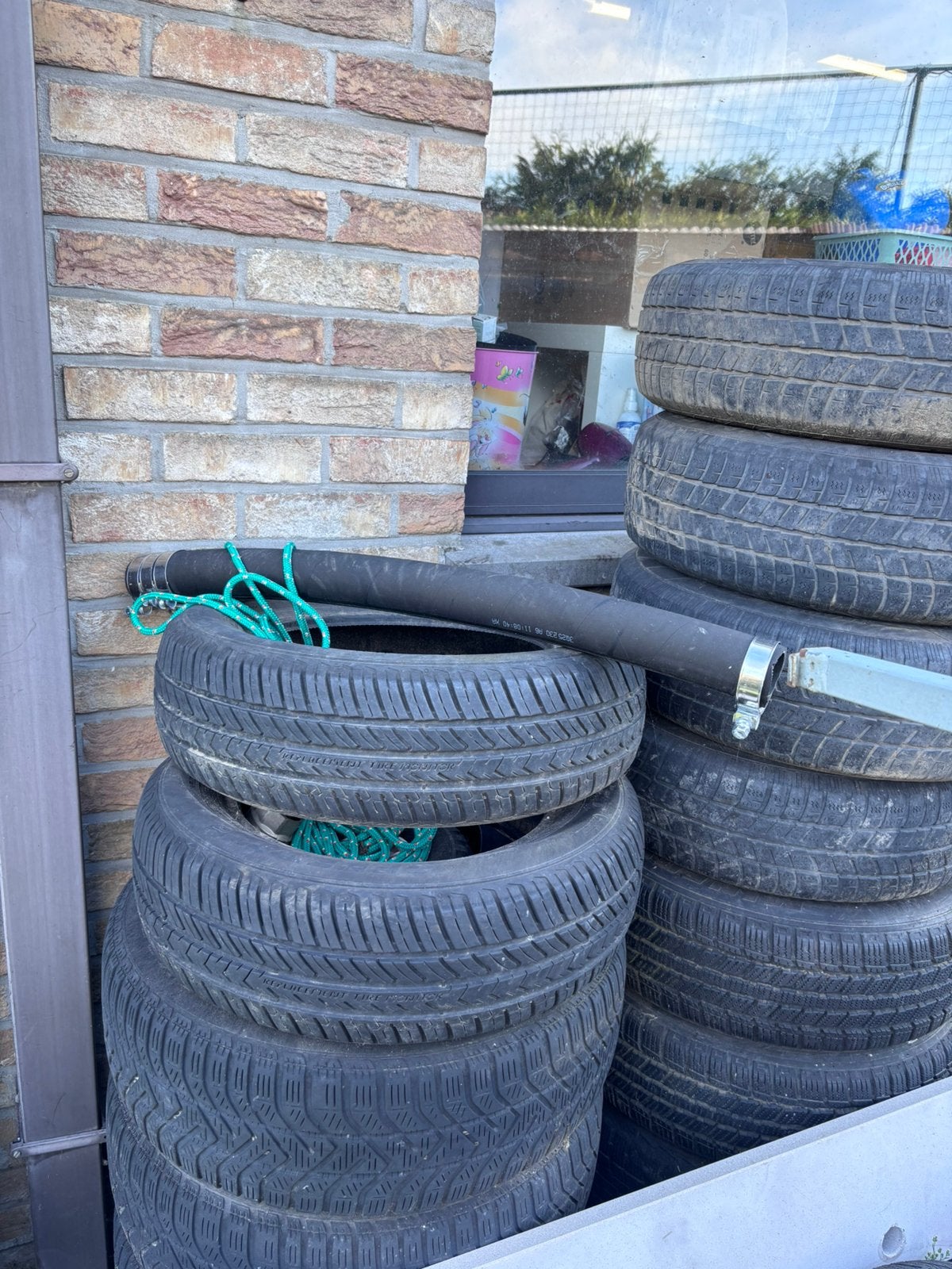 Banden van verschillende mate te koop met velgen, Auto diversen, Autosport-onderdelen, Ophalen, Gebruikt