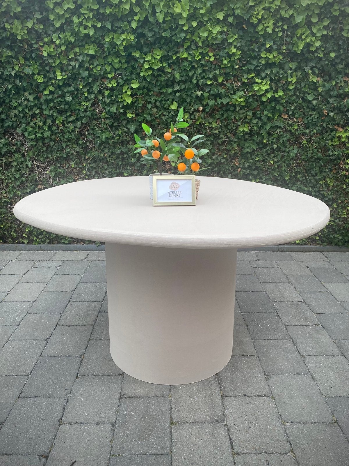 Organische terrastafel in Beton Ciré (Mortex), Tuin en Terras, Tuintafels, Nieuw, Rond, Ophalen
