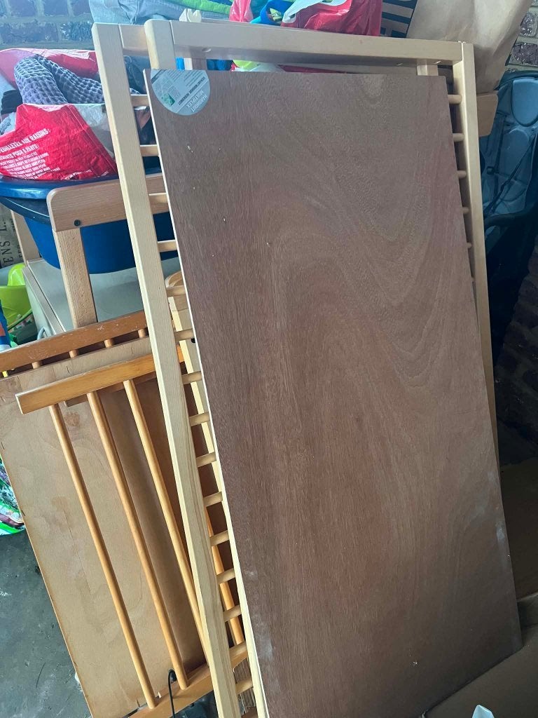 Ledikant / babybed + 2 matrassen (nieuwe en oudere) + lakens, Ophalen, Gebruikt, Ledikant
