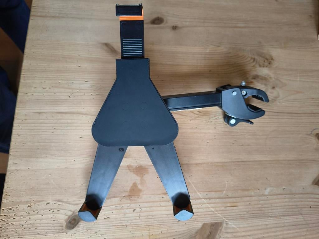 Universele tablet-/iPad-houder met bevestigingsclip - 1, Computers en Software, Android Tablets, Ophalen, Zo goed als nieuw