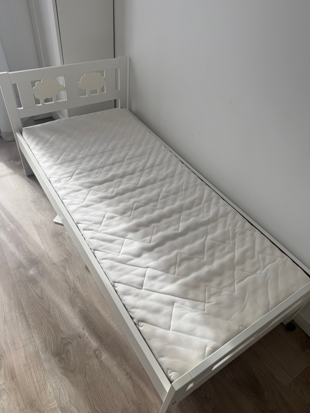 Lit pour enfant+ sommier à lattes + matelas +barrière de lit, Maison & Meubles, Enlèvement, Comme neuf