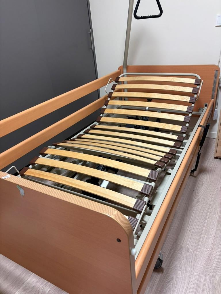 Ziekenhuisbed, elektrisch verstelbaar. Zonder matras., Ophalen, Verstelbaar