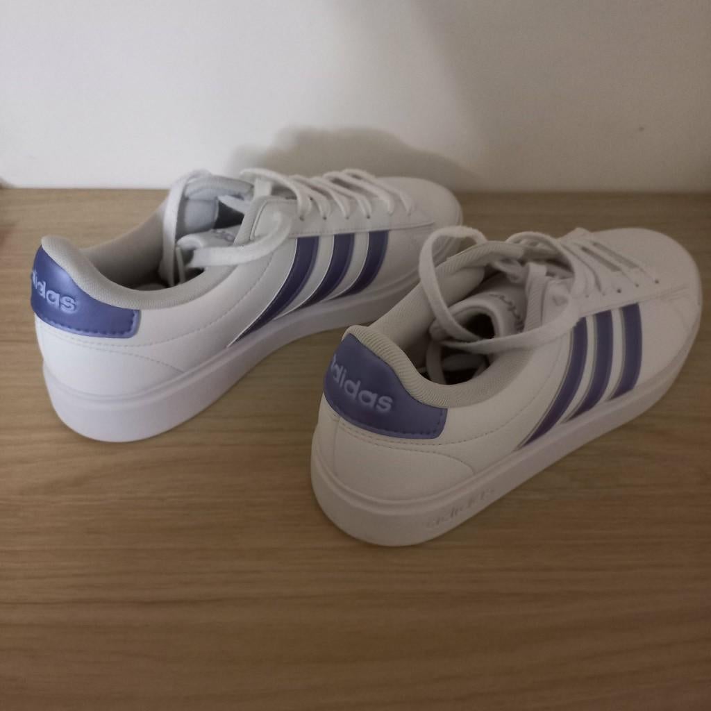 BASKET ADIDAS fille couleur violet pointure 40, Enlèvement, Neuf