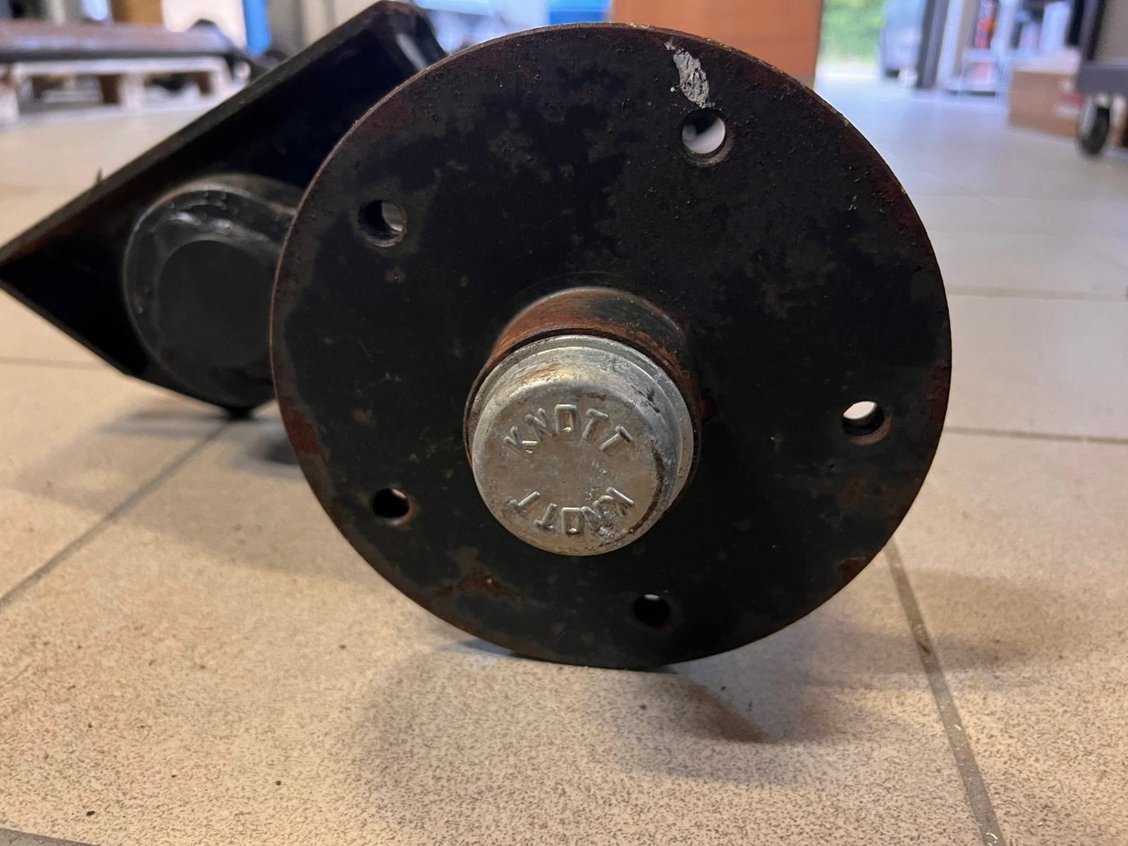 Knott as VG13m 1350kg ongeremd (2stuks), Enlèvement, Utilisé