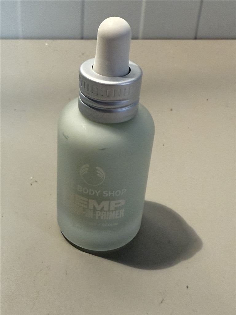 The Body Shop Hemp Serum-in-Primer 30ml Vegan, Handtassen en Accessoires, Uiterlijk | Lichaamsverzorging, Ophalen of Verzenden