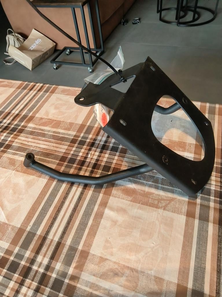 Bagagedrager voor Aprilia SRV 850, Ophalen