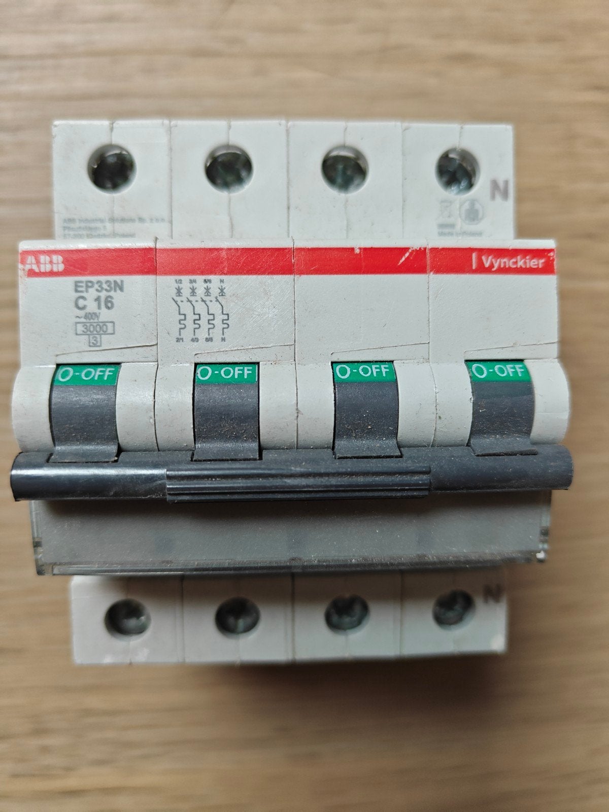 ABB Vynckier 4-polige automaat C16 – Nieuwstaat, Enlèvement