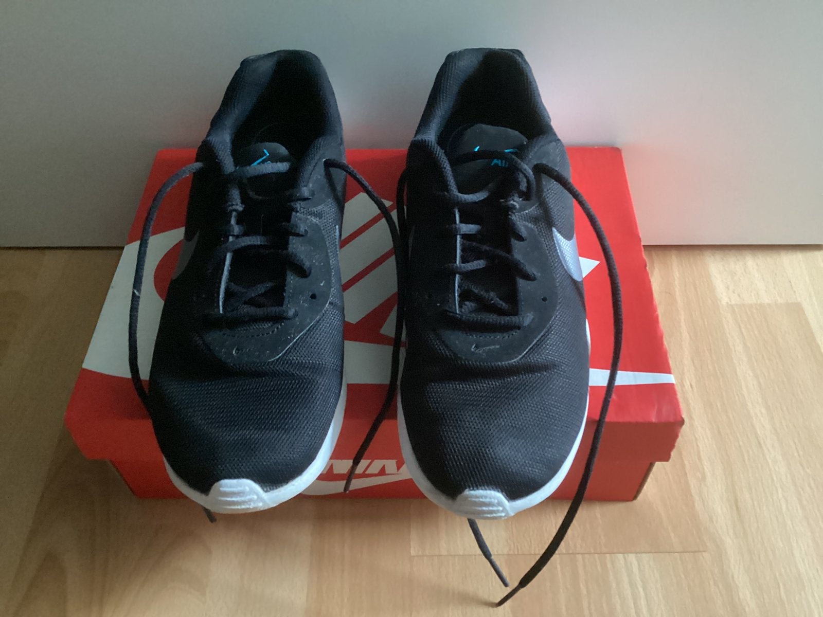 Nike Air Schoenen maat 43, Ophalen of Verzenden, Zo goed als nieuw, Zwart