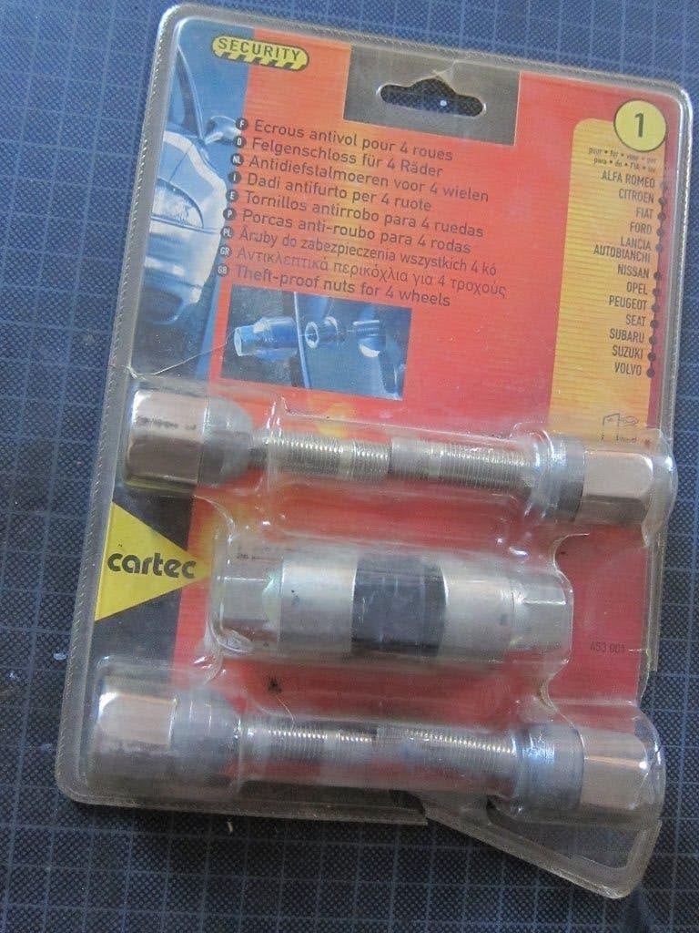 ecrous boulons antivols roues fiat citroen peugeot oldtimer, Enlèvement ou Envoi, Neuf, Pneus été, Jante(s)