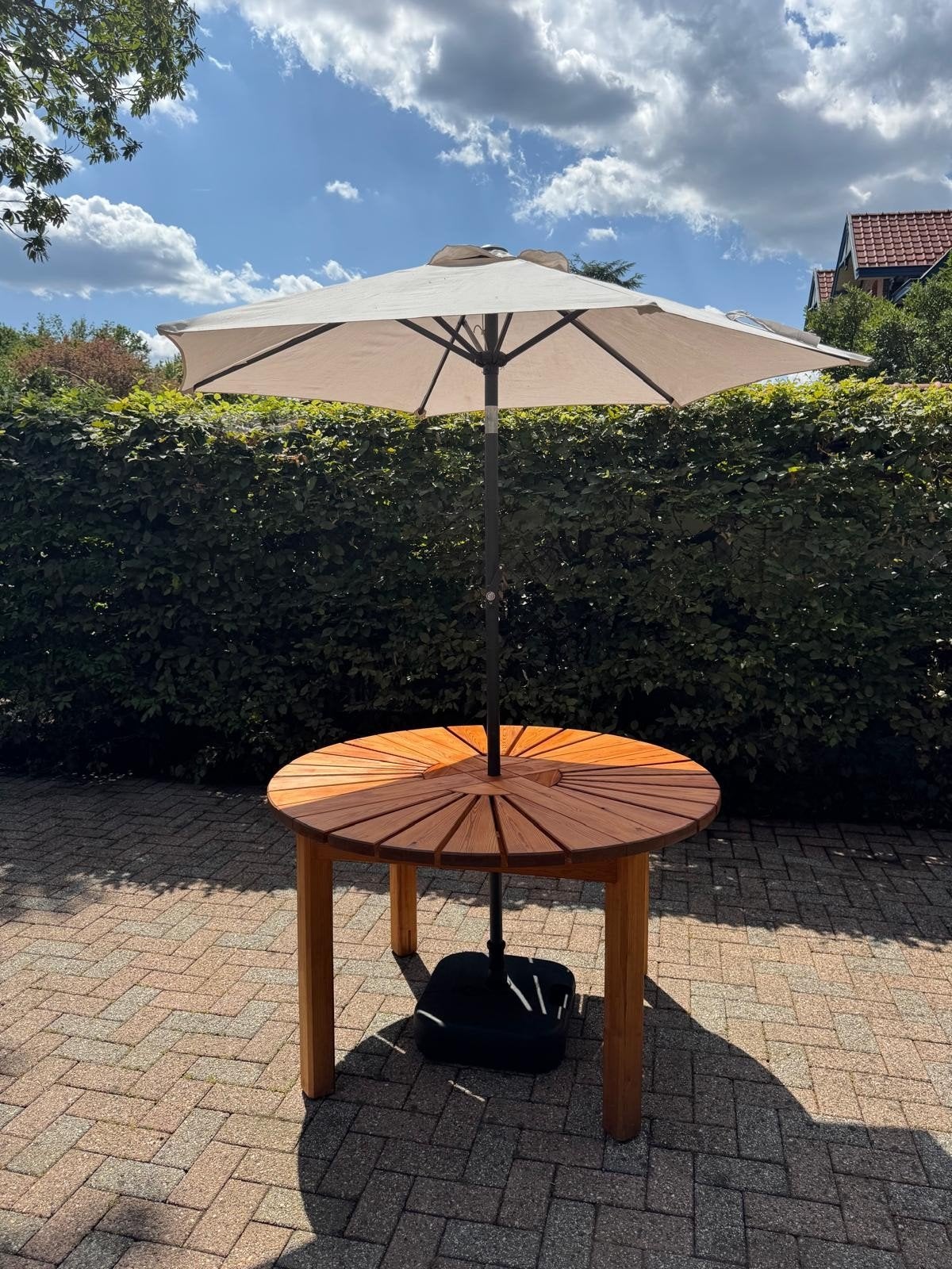 Tafel voor buiten of binnen met parasolgat., Tuin en Terras, Tuintafels, Ophalen