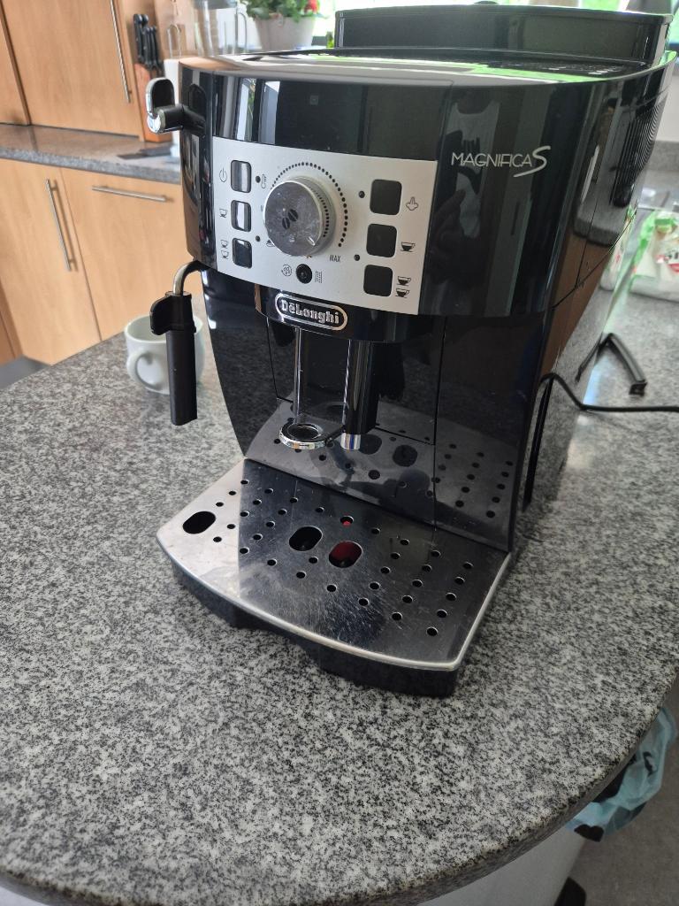 koffie apparaat DELONGHI ECAM.22..110.B  in prima staat, Elektronische apparatuur, Ophalen, Zo goed als nieuw, De'Longhi