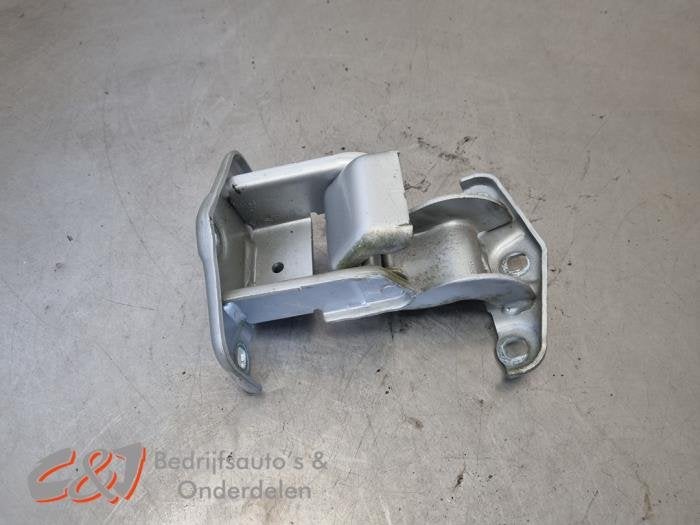 Charnière porte arrière droite d'un Opel Vivaro, -, Opel, 3 mois de garantie, Utilisé