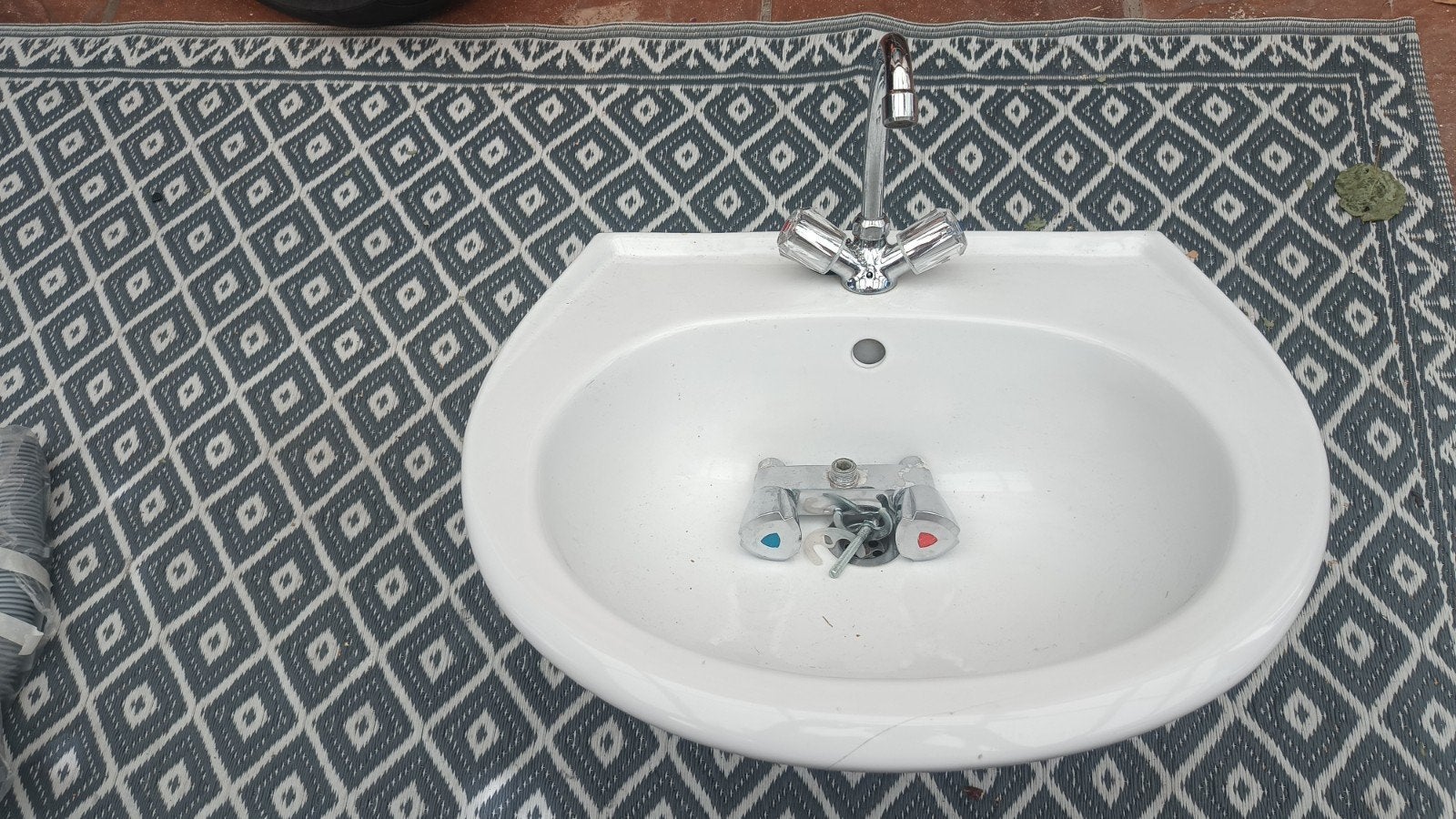 lavabo met kraan, Huis en Inrichting, Ophalen, Gebruikt, 50 tot 100 cm, Wasbak of Wastafel