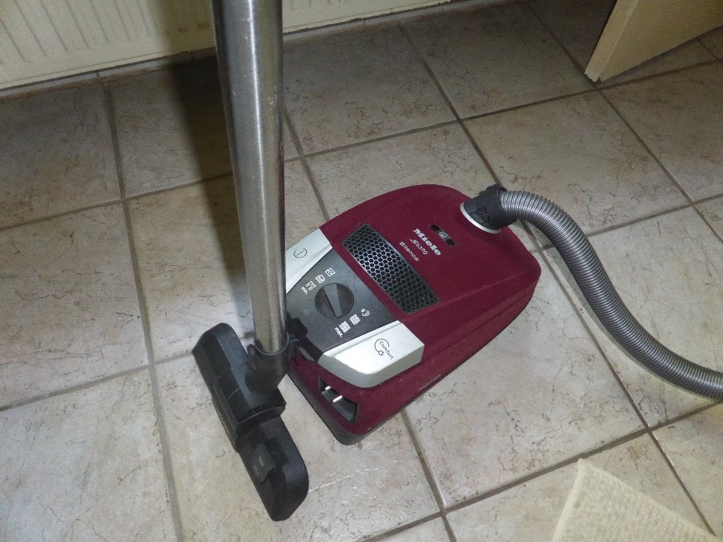 stofzuiger miele S6390 silence in goede staat en werking, Elektronische apparatuur, Gebruikt, Miele, Sledestofzuiger, 1200 tot 1600 watt