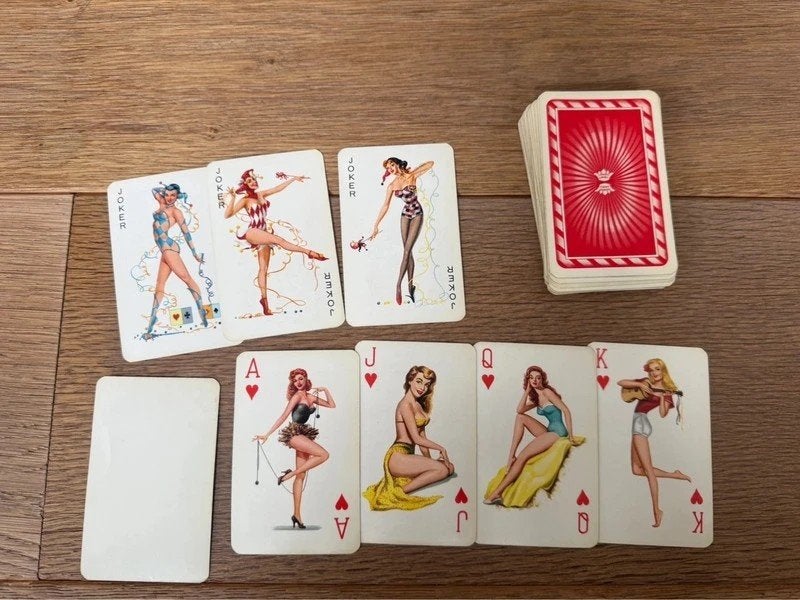 Jeu de cartes vintage Pin-Up 55 Glamour Girls 1950s, Collections, Enlèvement ou Envoi, Comme neuf, Carte(s) à jouer