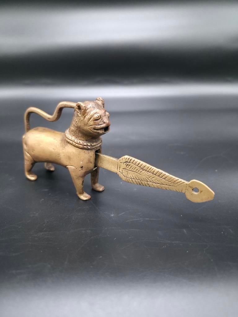 Middeleeuws hangslot bronzen leeuw, Antiek en Kunst, Ophalen, Brons
