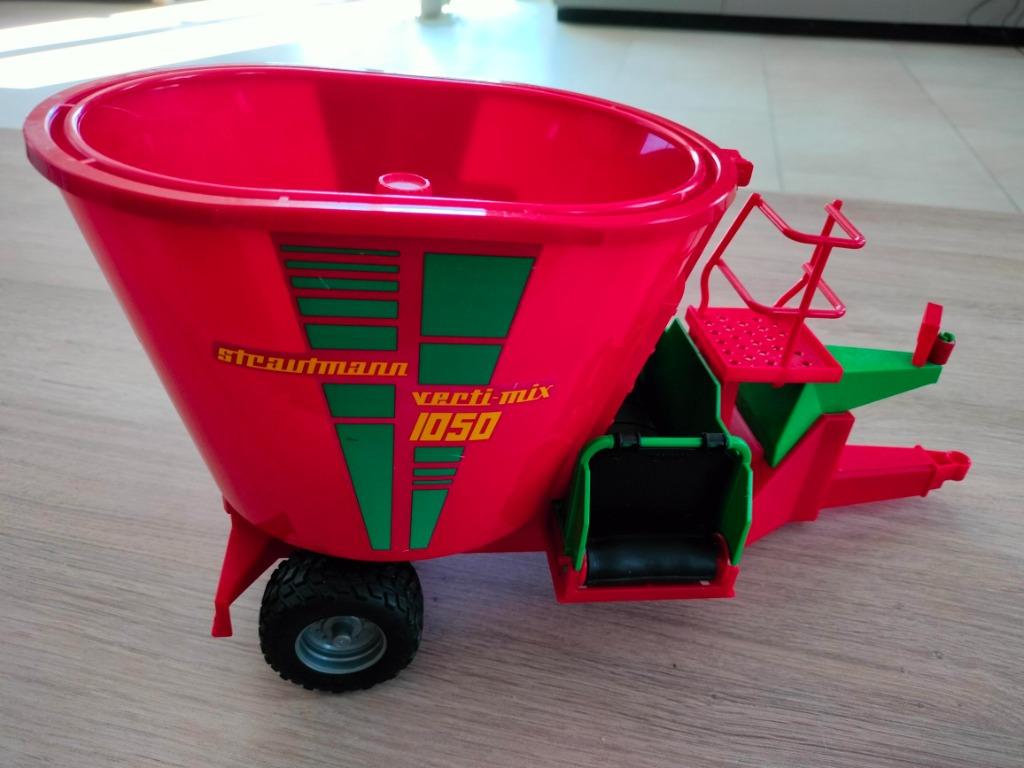 Bruder voermengwagen Strautmann, Ophalen, Zo goed als nieuw
