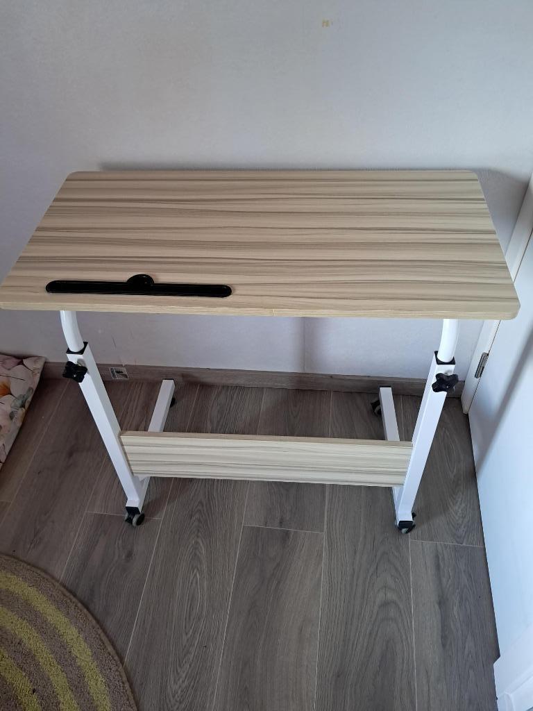 petit bureau sur roulette très pratique, Enlèvement, Démontable, Comme neuf