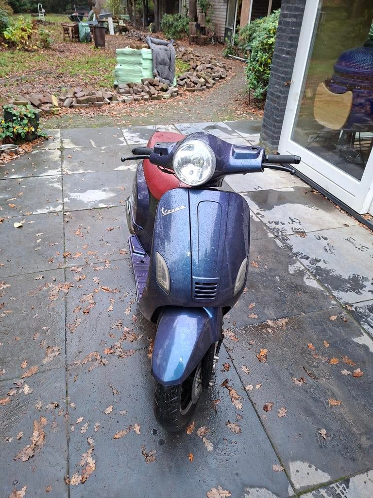 A klasse vespa look a like, Fietsen en Brommers, Ophalen, Zo goed als nieuw, Vespa