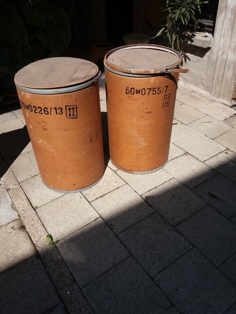 2 kartonnen tonnen, Doe-het-zelf en Bouw, Kratten en Dozen, Ophalen, Zo goed als nieuw