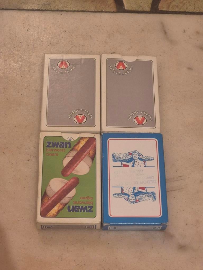 Set van 4 vintage kaartspellen in zeer goede staat., Verzamelen, Ophalen, Zo goed als nieuw, Speelkaart(en)