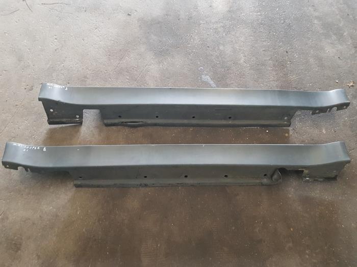 Ensemble marche pied d'un BMW Mini One (902/1), -, 3 mois de garantie, Utilisé, -