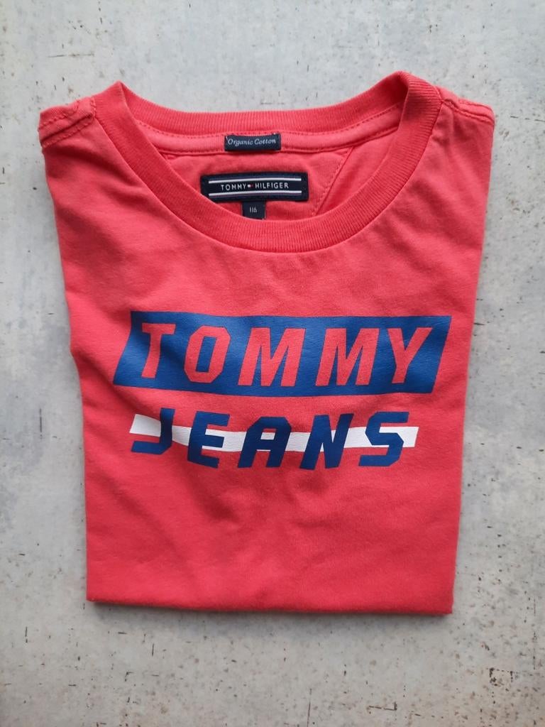 T-shirt Tommy Hilfiger taille 116, Enfants & Bébés, Garçon, Enlèvement ou Envoi, Chemise ou À manches longues, Comme neuf