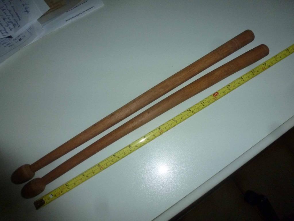 paire de baguette de tambour de gille de Binche, Enlèvement ou Envoi, Utilisé, Autres marques