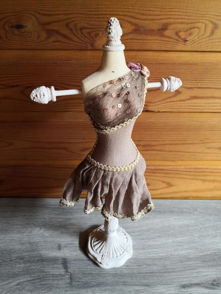 Display stand voor juwelen of sieraden, Ophalen