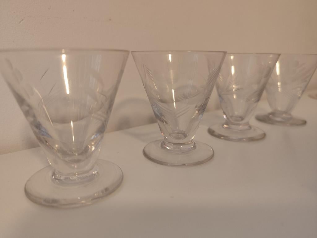 4 verres art déco verres à genièvre de 6 cm de haut, Collections, Verres & Petits Verres, Enlèvement ou Envoi