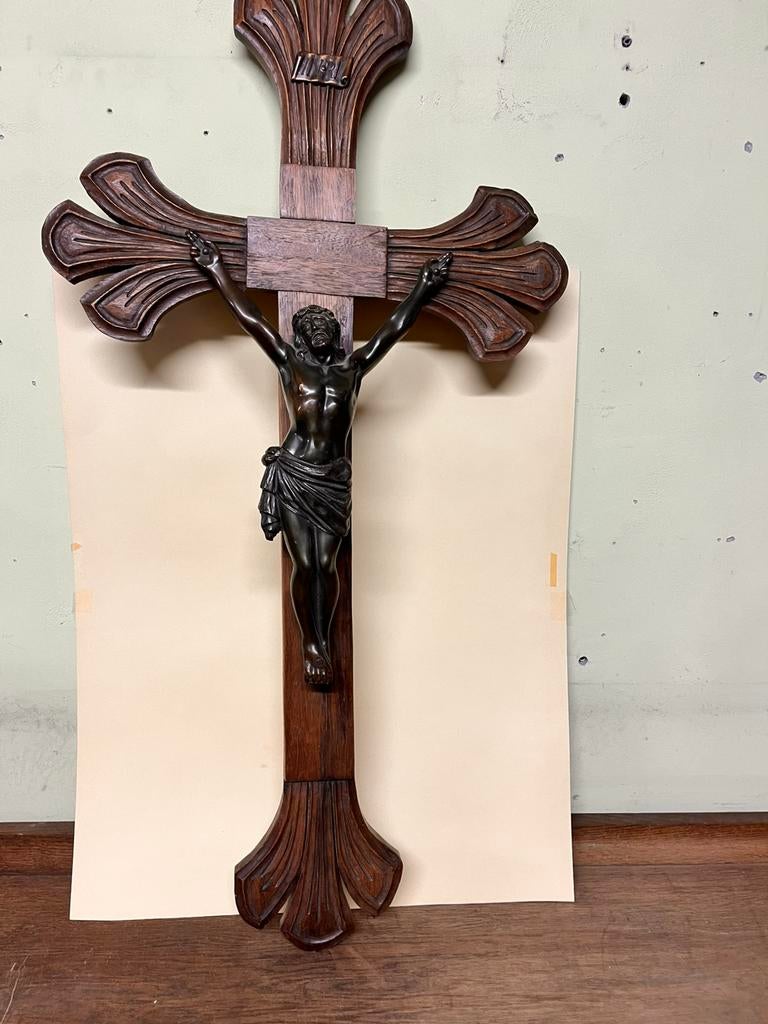 Crucifix en bois avec Jésus., Enlèvement