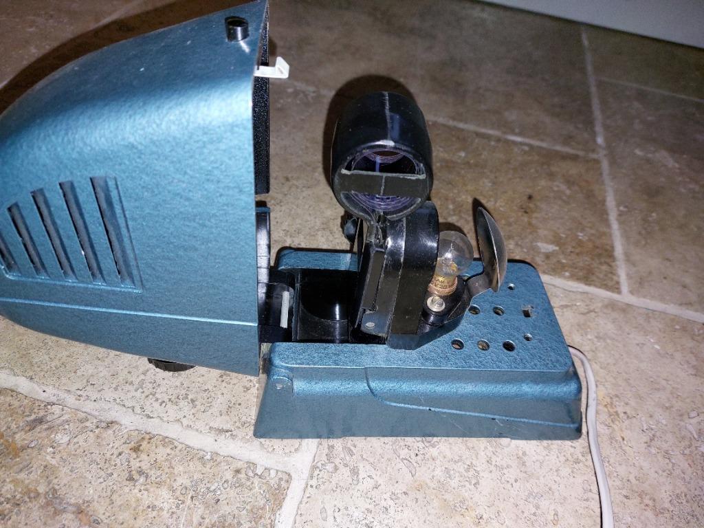 2 vintage filmprojectortjes, Ophalen of Verzenden, 1940 tot 1960, Projector