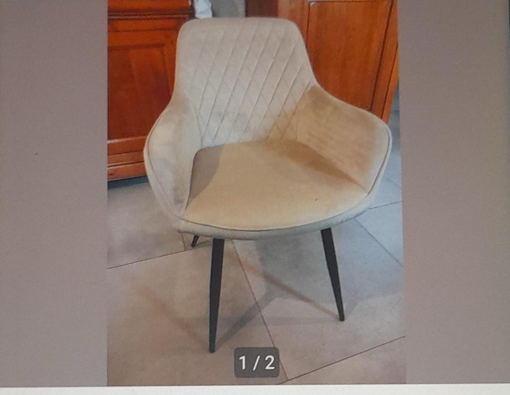 Eetkamer stoelen, Huis en Inrichting, Stoelen, Ophalen, Wit, Nieuw, Kuipstoelen zwarte metalen poten, modern
