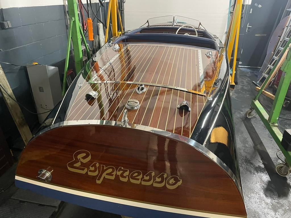 Unieke custom made Chris Craft ‘17 Barrelback in nieuwstaat, Watersport en Boten, Ophalen, Binnenboordmotor, 70 tot 120 pk, Zo goed als nieuw