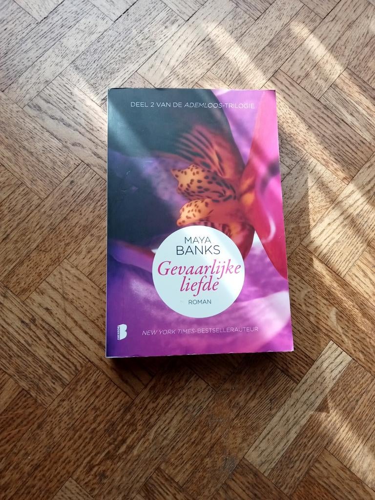 Maya Banks: Gevaarlijke liefde - New adult, Boeken, Ophalen of Verzenden, Gelezen