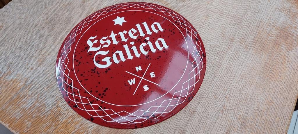 Rare plaque émaillée Estrella Galicia (bière espagnole), Collections, Enlèvement ou Envoi, Neuf, Panneau, Plaque ou Plaquette publicitaire